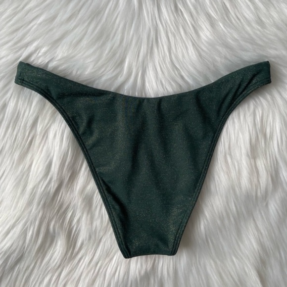 high-leg cheeky bottom - Picture 3 of 7